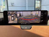 【360&deg;ビューモニター】  とても分かりやすい、クルマの上から見下ろしたような映像で、駐車サポートをしてくれます。