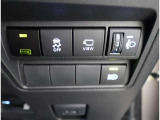 VSC(Vehicle Stability Control)付です。 横滑りを防止する装置です。 万が一の時に作動する、安全のための装置です。