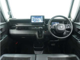 ◆インテリアパネル◆視界広々で非常に運転しやすくロングドライブでも疲れを感じさせないすっきりとまとまったインパネ周りです。
