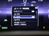 隣車線を走る車両をレーダーで検知し、ドアミラーでは確認しにくい後側方エリアに存在する車両に加え、急接近してくる車両も検知します。車両を検知するとドアミラーに搭載されたLEDインジケーターが点灯します。