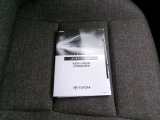 メンテナンスノート・保証書です。お車の整備記録も記載されていて大切に乗られていた記録があると安心ですね。