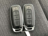 インテリジェントキーです。キーを取り出す事なく、車両のボタン操作だけてドアロック操作やエンジン始動等が可能です。