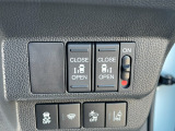 【両側パワースライドドア】両側がパワースライドドアになっており、運転席のスイッチやスマートキーでも開閉が可能です!開口部も広いので乗り降りも楽々♪