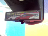 後方をカメラで映し出すスマートルームミラー♪