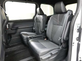 ゆとりある広々とした車内空間は、ドライブを始め買い物やレジャーなど、幅広く活躍します。一人でもみんなとでもお出かけを楽しみましょう!