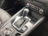 アクセルペダルを踏み込む量や速さに応じて変速パターンをし、人馬一体の運転感覚を発揮してくれる6速オートマ!