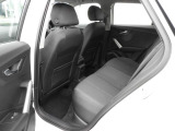 シンプルさと機能性が両立しており、ドイツ車らしい良いインテリアになっています。手の込んだ手法で静かで快適な室内を実現させています。