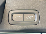 【パワーバックドア】スマートキーや運転席のボタンを押すだけでリアゲートが自動で開閉します!荷物を持っている時や、高い位置にあるバックドアを閉める際に便利な機能です。