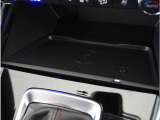 【ワイヤレス充電】ワイヤレス充電Qi規格に対応したスマートフォンなどの携帯機器を充電できます。