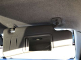 バイザーにはバニティミラー付き。車を降りる際には身だしなみをチェックを忘れずに♪