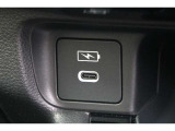 2.5AのUSB(充電)が付いており、車内でもしっかりとスマートフォン等の機器へ充電可能です♪