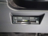 ETC車載器は、ビルトインタイプですっきり収納され、見た目も使い勝手も満足のアイテムです。