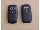 鍵はスマートキータイプです♪ キーをポケットやバックに入れたままで、ドアロックの施錠・解除が出来て、プッシュスタートでエンジン始動も出来ます♪