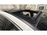 メルセデス・ベンツの定める厳しい基準をクリアしたお車のみをご案内させて頂きます。納車前整備はメーカー規定に基づき100項目以上にも及ぶ点検を熟練のメカニックによって行いご納車させて頂きます。