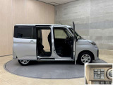 左右ウエルカム機能付き電動スライドドア。降車時に設定しておけば近づくだけでドアが自動でオープン!とても便利な機能です☆☆