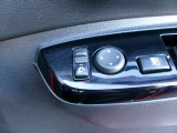 ドアミラーの鏡面の調節、格納は運転席からすべて操作できます!