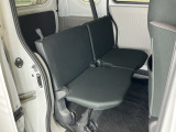 ダイブダウンできるリヤシートは簡単に荷室を広げることができます