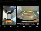 パノラミックビューモニター付きです。車両を上から見たような映像をディスプレイオーディオ画面に表示。運転席からの目視だけでは見にくい、車両周辺の状況をリアルタイムでしっかり確認できます。