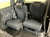 【スライドシート】後席にもスライド機構があることで、細やかに荷室スペースを確保!日常の様々なシーンに対応します♪