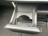 前席用ドリンクホルダーです