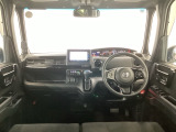 【前方視界】開放的な前方視界!運転がしやすく疲れにくいです♪窓が大きく、見通しがとっても良いおクルマですよ♪