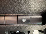 セーフティ・シールドスイッチで運転支援装備のオン・オフができます。