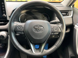 【純正革巻きステアリング】上質な革を使用することで、手にしっかり馴染みとても運転しやすいハンドルです♪