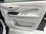 【運転席ドア】収納ポケットが付いているので運転席周りもスッキリ保てます★