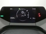 各操作スイッチは使いやすい位置に配置され、とっても見やすいメーターです。夜間時はラグジュアリーな気分にさせてくれる照明が魅力ですので、夜のドライブも楽しみになりますよ♪