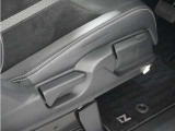 ◆シートハイトアジャスター◆運転席を上下に高さ調節ができます!運転ポジションを体格に合わせてシート調整できます。