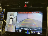 映像で見づらい車両周辺の確認をアシスト。クルマを真上から見ているような映像を表示。 運転席から確認しにくい車両周囲の状況を把握。