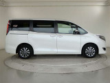 衝突被害軽減ブレーキなどを搭載した「サポカー」です。安全機能の詳細は販売店スタッフまでおたずねください。