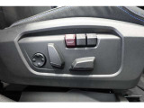 【運転席シート】人間工学に基づき形成した形状が長時間のドライブ疲労も軽減します。すべての走りを特別な出来事に変える様に設計されています。