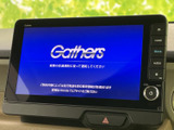 大きく見やすい画面に、ホームや現在地などのボタンを配置。必要なメニューへアクセスしやすく、ナビやオーディオの操作を日々の移動に取り入れやすい装備です。