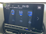 DVDやラジオ、テレビなどの選択項目が画面にまとまり、使いたい音源を見つけやすい表示です。音楽や番組を楽しみたい場面に合わせて、メニューからスムーズに選択できます。