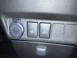 寒い季節もスイッチ一つでシートがポカポカに!これはかなり快適です!運転席と助手席にございます!!!
