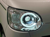 対象物が見やすく白く明るい光で夜間走行をサポートする,ハンドル操作や「R」シフトに連動するサイドビューランプ付きフルLEDヘッドランプ(クリアランスランプ・オートレベリング機能付)を搭載