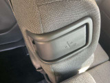 助手席は右側にもリクライニングレバーがあり、運転席からのリクライニング調整が可能です。