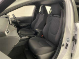 厚みがあって、座り心地のいいシート。運転席も助手席もリラックスしてゆったりと座れます♪