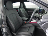 Audi車はどの車種も全てレザーハンドルです。そこにはAudiのこだわりがあり質感の高いレザーでしっかりと手に馴染み、高級感を演出します。