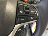レーダークルーズコントロールを装備。アクセルやブレーキを操作しなくても、自動で先行車との車間距離を保ち追従走行できます。長距離や高速道路を運転する際に、ドライバーへの負担を軽減します。