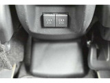 充電用USB端子付き。スマートフォンなどの充電に便利です。