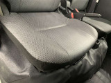 ファブリックで包み込んだベーシックなシートです。通気性が良くて蒸れにくい上に、保温性も高いので冬場でも冷えを感じにくいです♪