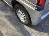 ☆お車についた傷やヘコミ、事故の修理もハヤシにお任せください。自社鈑金工場で修理ができますの安心です☆