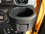 運転席ドリンクホルダーで室内スッキリ♪
