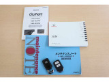 新車時のメンテナンスノート・保証書・クルマとナビの取扱説明書・スペアキーが揃っております。