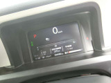 7インチTFT液晶メーター Honda SENSINGの作動状態などを「シンプルモード」で大きく表示できるほか、100種類の背景がランダム選択されるカレンダー表示や誕生日などを祝う記念日表示など、遊び心のある機能も。
