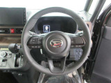 ステアリングから手を離さず、運転に集中したままオーディオ等の操作ができます。