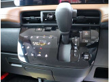 『1台』のお車に対して、3名体制で日々議論を重ね仕入れを行っております。