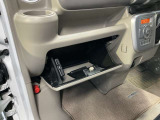 車検証など収納出来る、便利な収納スペースがたくさん用意されています
